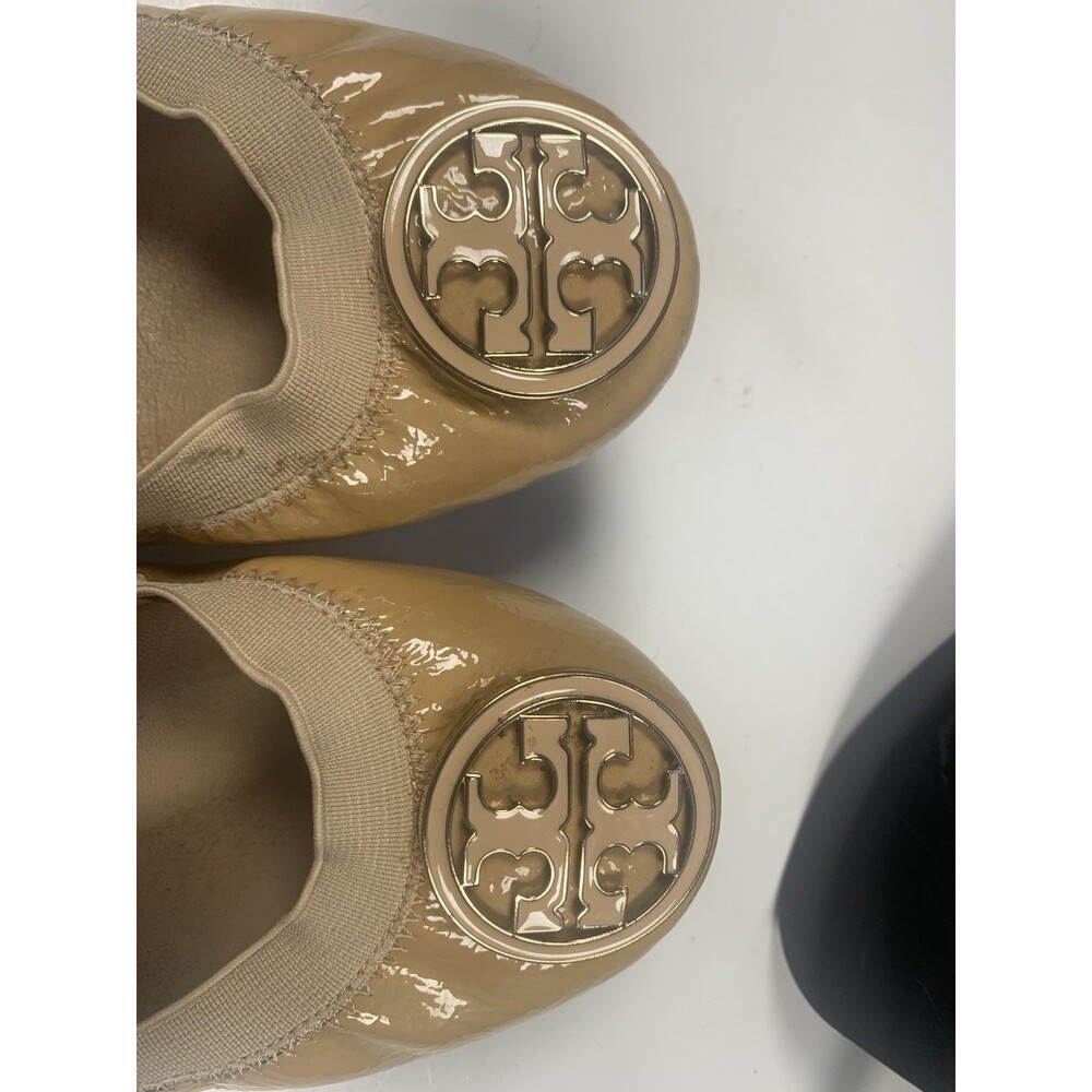 Tory Burch Caroline Women’s Sz 9 Ballet Flats Ivory Patent Leather Gold Logo - Picture 12 of 12